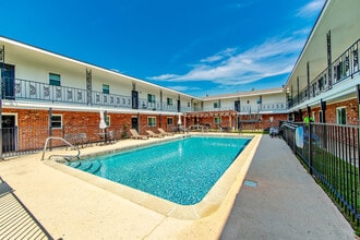 Quail Court Apartments in Houma, LA - Building Photo - Building Photo