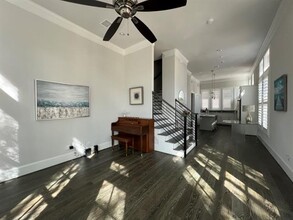 4090 Runyon Rd in Addison, TX - Foto de edificio - Building Photo