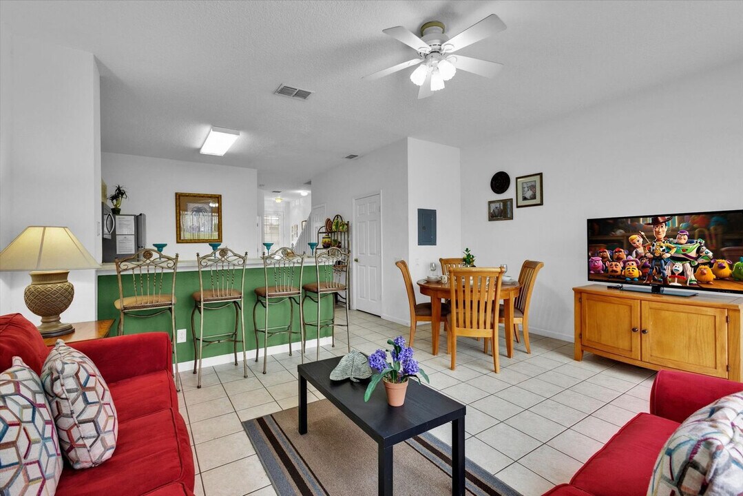 2319 Silver Palm Dr in Kissimmee, FL - Building Photo
