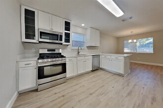 18714 Timber Way Dr in Humble, TX - Foto de edificio - Building Photo