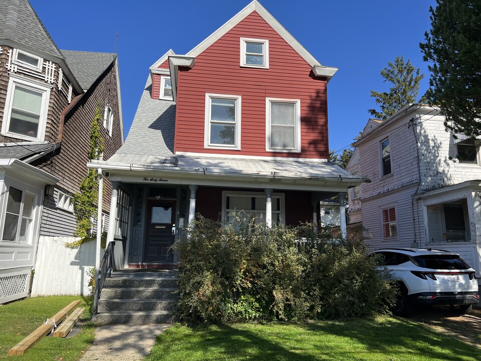 1067 Madison Ave in Albany, NY - Building Photo