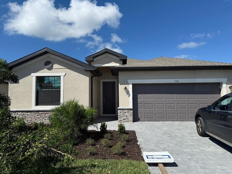 1548 Saddlewood Cir in Port Charlotte, FL - Building Photo