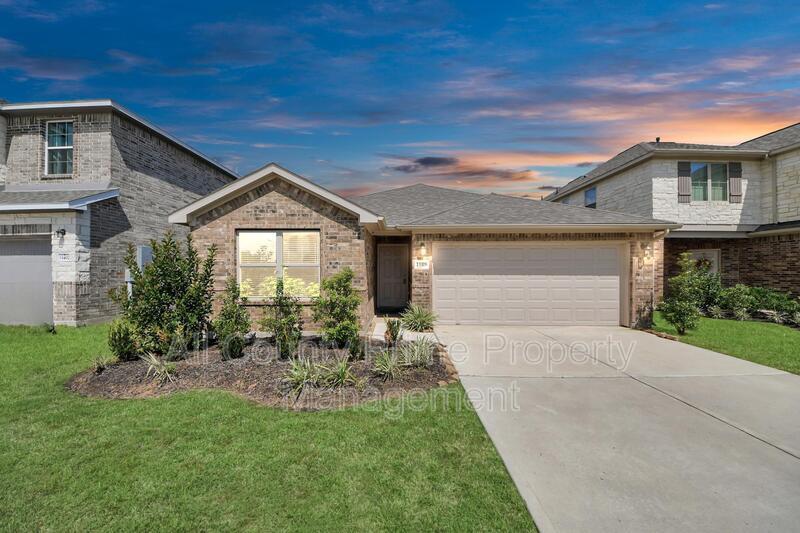 13318 Villa Sola Dr in Texas City, TX - Building Photo