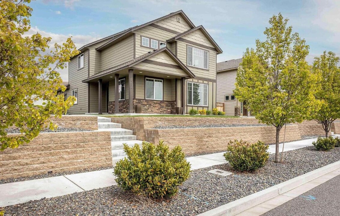 4646 Corvina St in Richland, WA - Foto de edificio