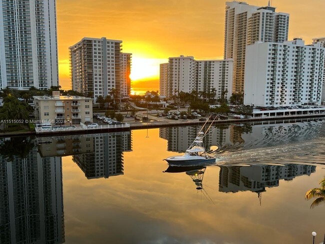 800 Parkview Dr, Unit oceanview in Hallandale Beach, FL - Building Photo - Building Photo