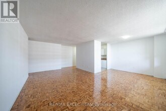 5 Glamorgan Ave in Toronto, ON - Building Photo - Building Photo