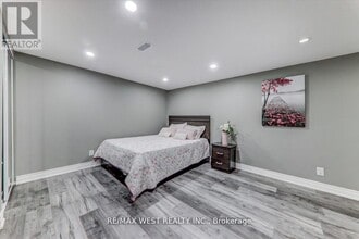 2 Horizon Crescent in Toronto, ON - Building Photo - Building Photo