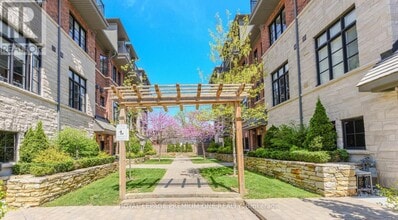 2 Salvador Allende Ct in Toronto, ON - Building Photo - Building Photo