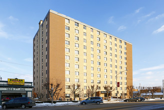 Beaver Falls Plaza in Beaver Falls, PA - Building Photo - Building Photo