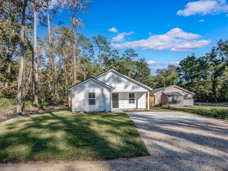 7 Chippewa Rd in Crawfordville, FL - Building Photo