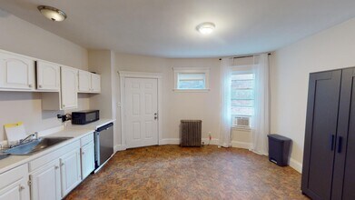 692 Columbia Rd, Unit 1 in Boston, MA - Foto de edificio - Building Photo