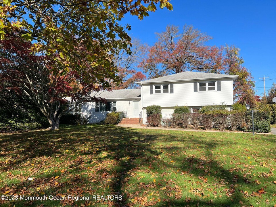 326 Sherman Ave in Deal, NJ - Foto de edificio