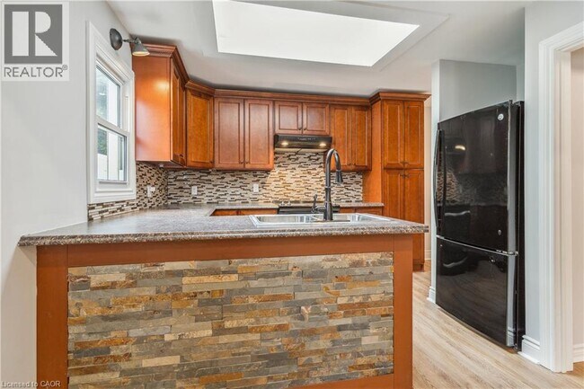 93 E 31st St in Hamilton, ON - Building Photo - Building Photo