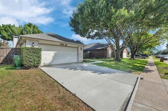 2305 Brisbane Dr in Arlington, TX - Building Photo - Building Photo