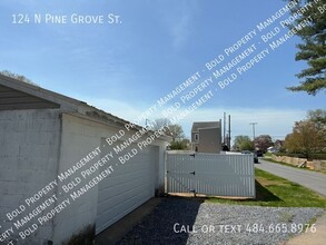 124 N Pine Grove St in Fredericksburg, PA - Building Photo - Building Photo
