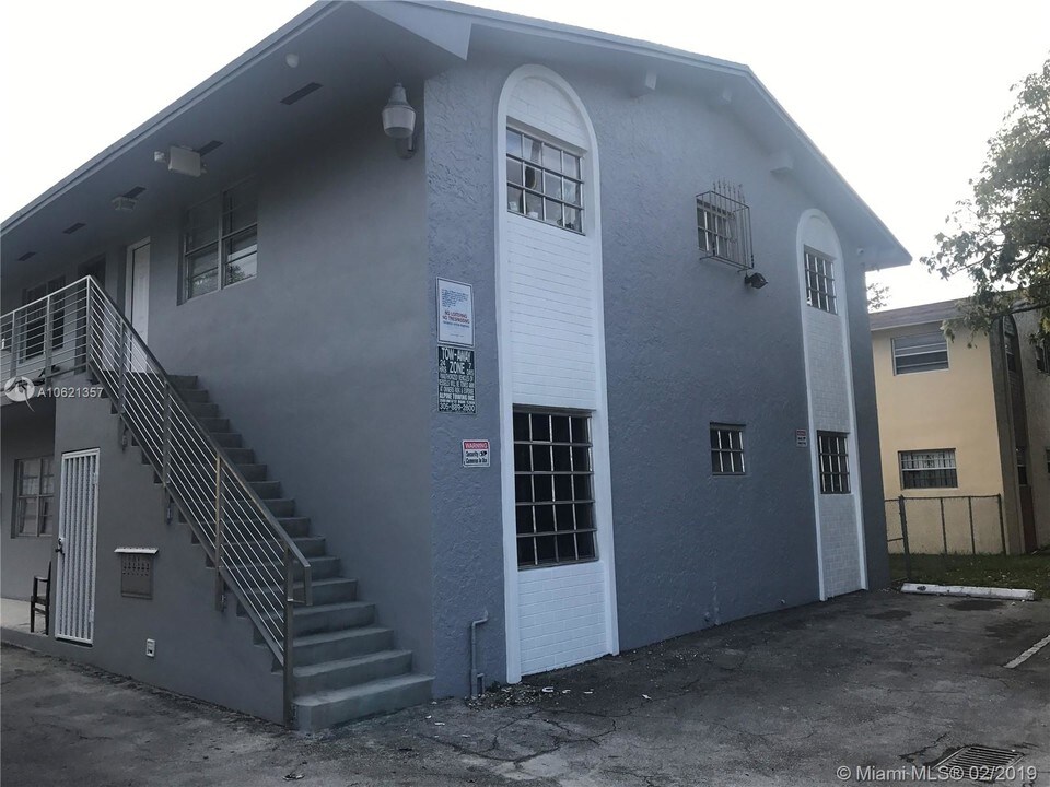552 NE 61st St-Unit -6 in Miami, FL - Building Photo