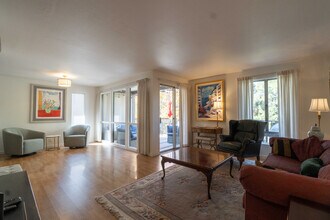 43 Forest Ln in San Rafael, CA - Building Photo - Building Photo