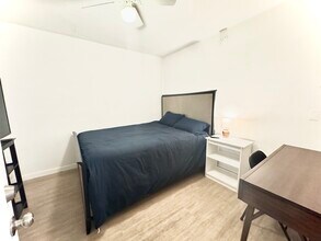 1110 N Sweetzer Ave in West Hollywood, CA - Foto de edificio - Building Photo