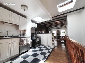 349 W 30th St-Unit -: 2 in New York, NY - Building Photo - Building Photo