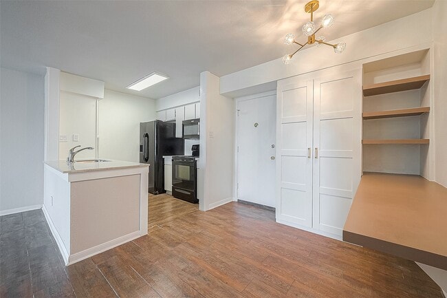 4629 Wild Indigo St in Houston, TX - Foto de edificio - Building Photo