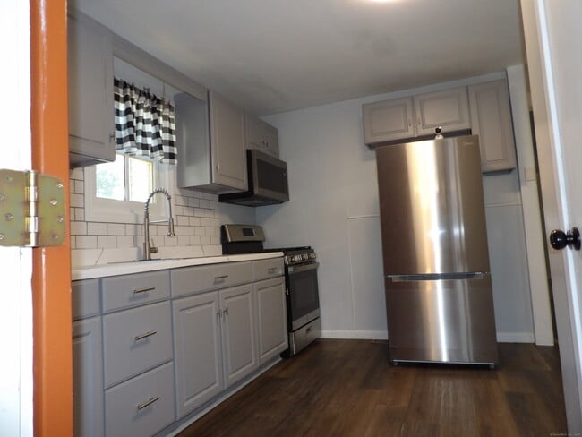 32 Wells Ave in East Hartford, CT - Building Photo - Building Photo