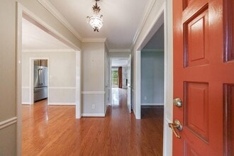 585 W Crossville Rd in Roswell, GA - Building Photo - Building Photo