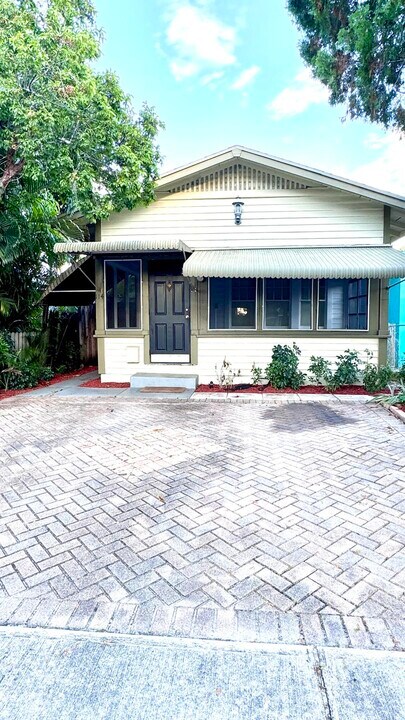 114 S J St in Lake Worth Beach, FL - Building Photo