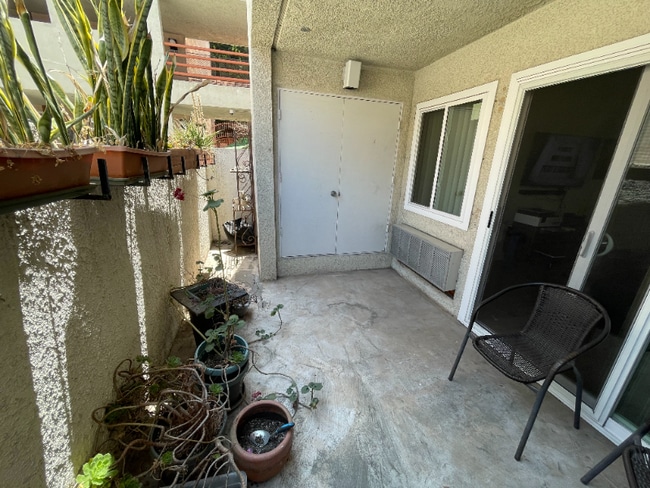 1119 Albany St in Los Angeles, CA - Building Photo - Building Photo