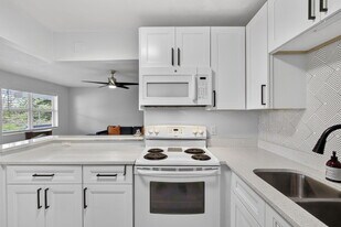 155 Windsor G in West Palm Beach, FL - Building Photo