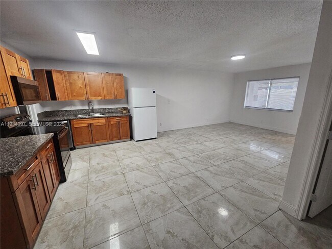 5615 NW 27th Ct-Unit -5615 in Lauderhill, FL - Building Photo - Building Photo