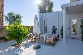 4962 Frey Way in Palm Springs, CA - Foto de edificio - Building Photo