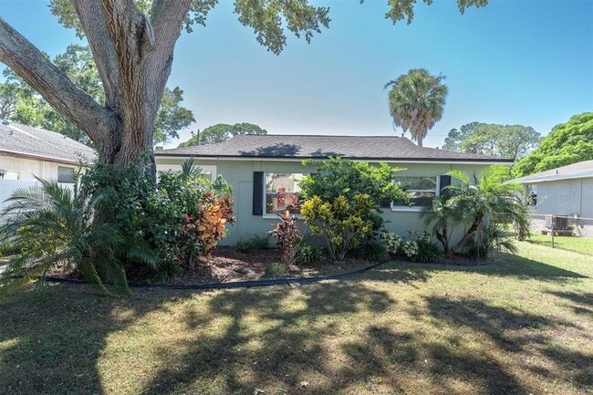 618 Glenoak St N in St. Petersburg, FL - Building Photo - Building Photo