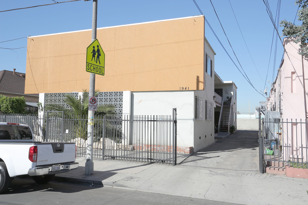 1941 Orchard Ave in Los Angeles, CA - Building Photo