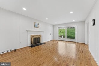 2302 Tanglevale Dr in Vienna, VA - Building Photo - Building Photo