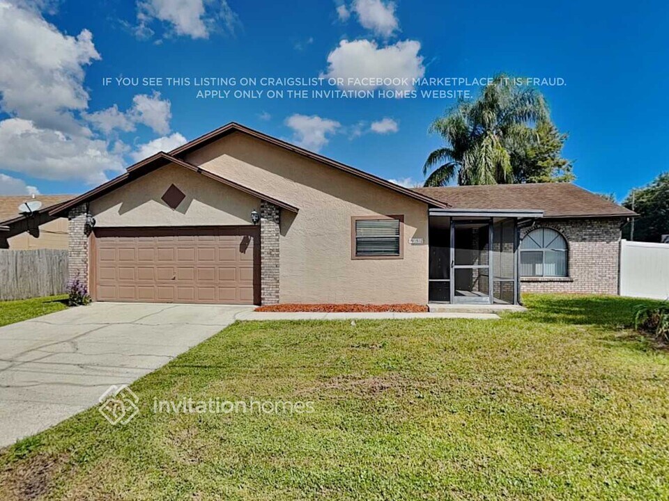 952 Delano Ct in Kissimmee, FL - Foto de edificio