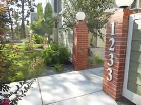 1233 W McKinley Ave in Sunnyvale, CA - Building Photo