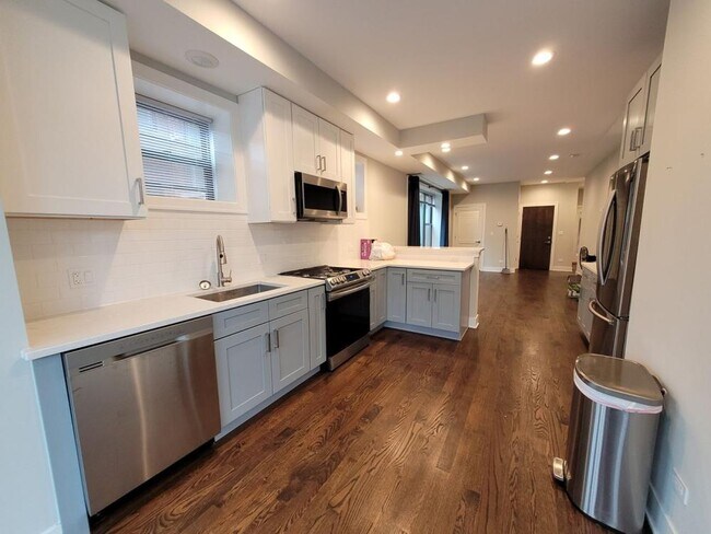 property at 5016 N Winchester Ave