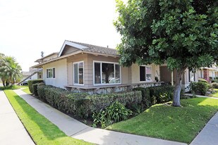 16662 Bartlett Ln in Huntington Beach, CA - Building Photo