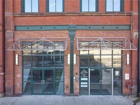 635 W Lakeside Ave in Cleveland, OH - Building Photo