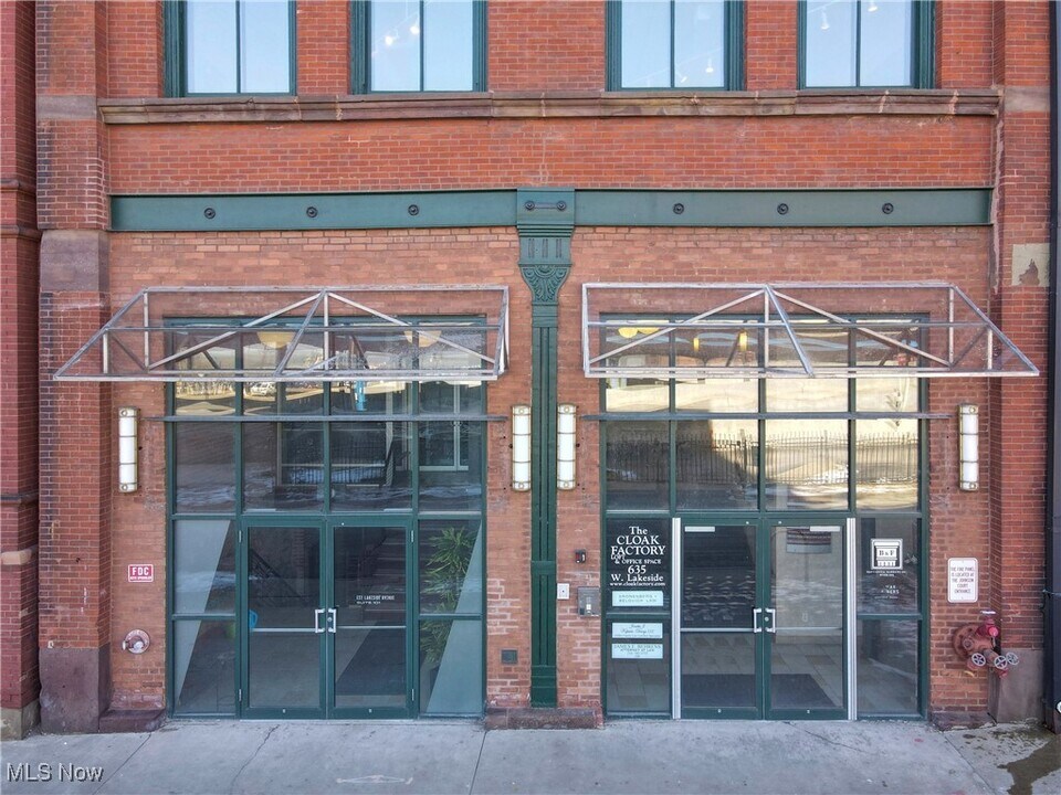 635 W Lakeside Ave in Cleveland, OH - Building Photo