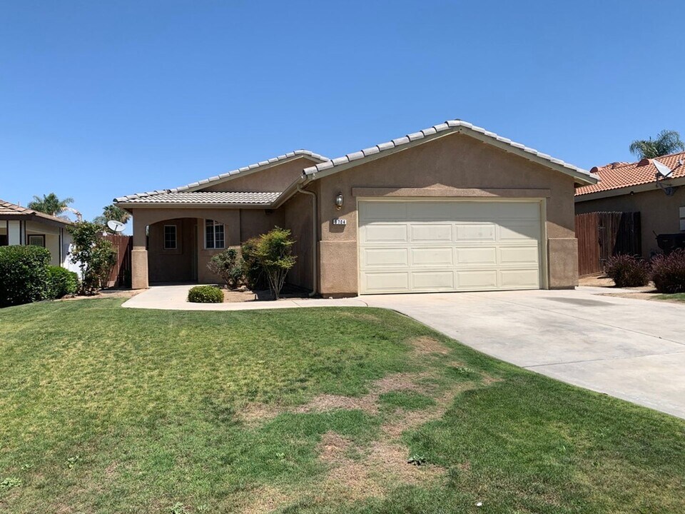 5704 Latina Dr in Bakersfield, CA - Foto de edificio