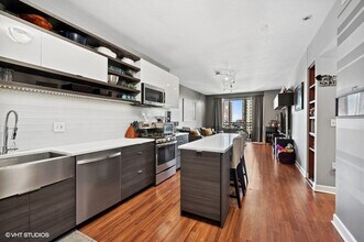 5 E 14th Pl in Chicago, IL - Building Photo - Building Photo
