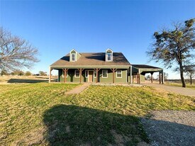 1170 Lumkins Rd in Forreston, TX - Building Photo