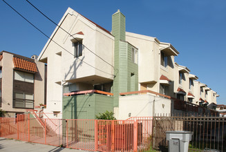 1050 Thompson Ave in Glendale, CA - Building Photo - Building Photo