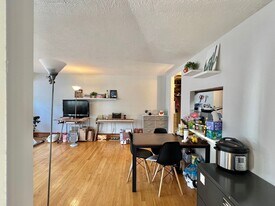4 Trowbridge Pl, Unit 3C in Cambridge, MA - Building Photo