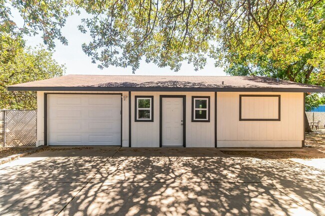 property at 124 E Castlebriar Dr