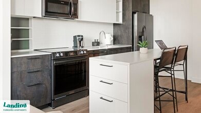 632 Howard Rd SE, Unit 330 in Washington, DC - Foto de edificio - Building Photo