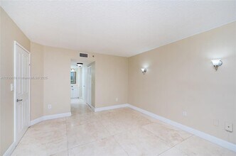 2351 Douglas Rd, Unit 607 in Miami, FL - Building Photo - Building Photo