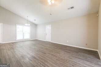 9512 Forest Knoll Dr in Jonesboro, GA - Building Photo - Building Photo