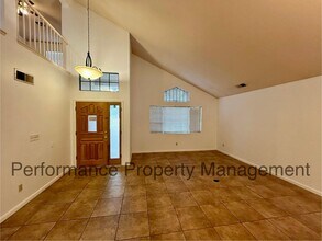 9901 7 Oak Ct in Bakersfield, CA - Building Photo - Building Photo